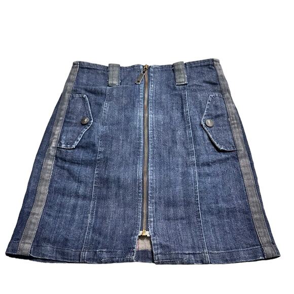 Levi’s Zip Front Denim Mini Skirt Size Small - Picture 1 of 7